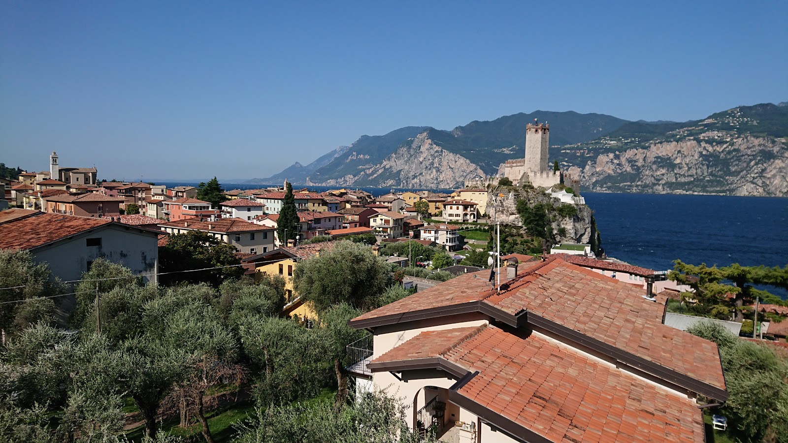 Malcesine's Scaliger castle over the rooftops